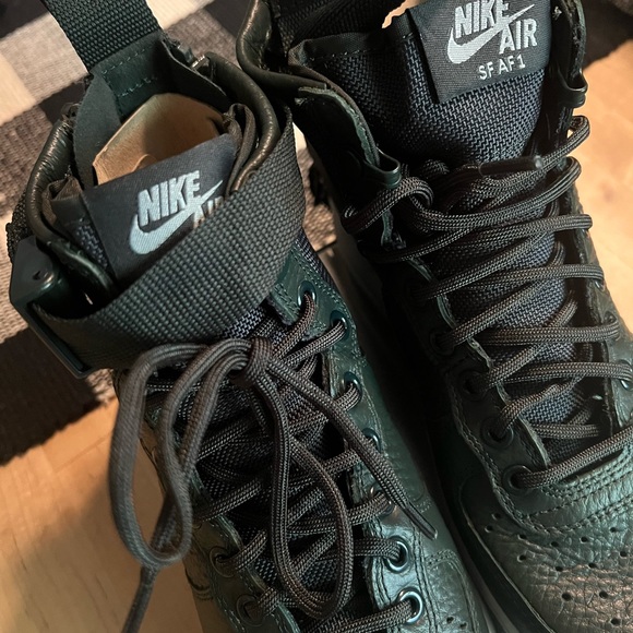 Nike outdoor green Woman’s AF 1 mid size 6.5 - Picture 4 of 5